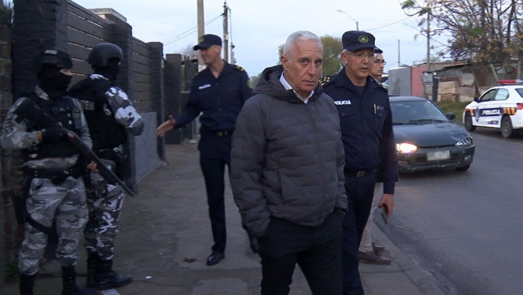 carlos-negro-en-operativo-en-marconi-policia