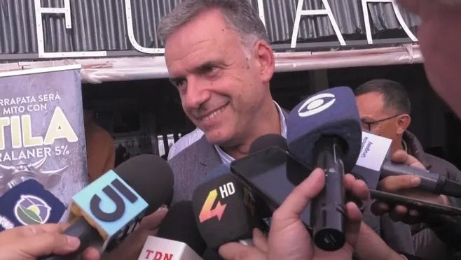 orsi-salto-sobre-camioneta